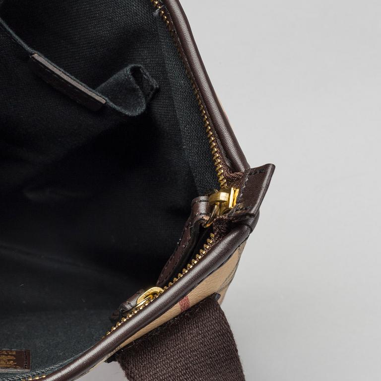 BURBERRY, väska samt skärp.
