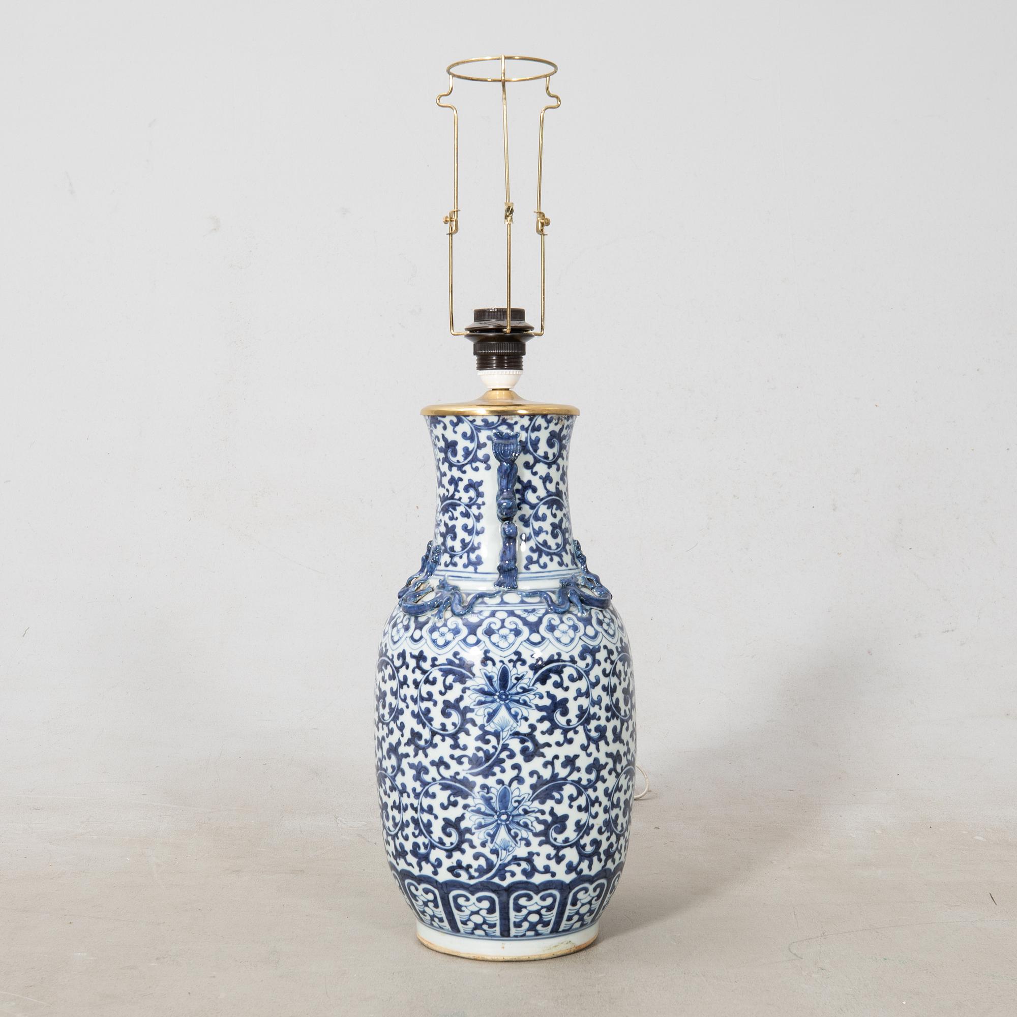 Bordslampa Kina 1900-tal porslin.