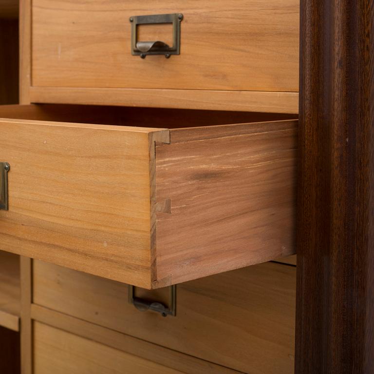 A mahogany veneered cabinet, first half of the 20th Century.