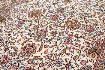 Rug, Tabriz, 250 x 365 cm.