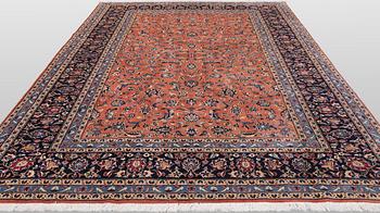 A Saruk carpet, 347 x 245 cm.