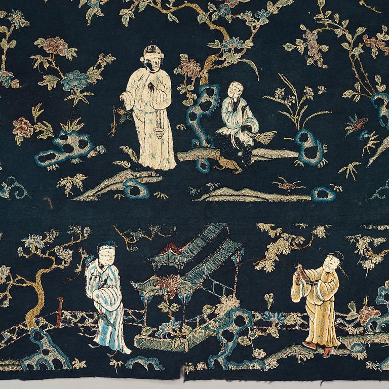 An antique embroidered Chinese cloth, Qing dynasty, 19th century, ca 167 x 164 cm.