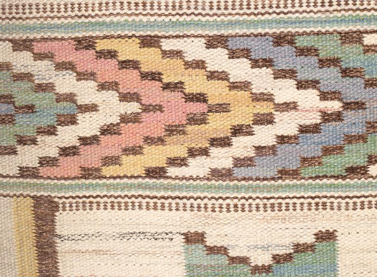 Märta Måås-Fjetterström, matta, "Vit botten", rölakan, ca 296,5 x 220,5-222,5 cm, signerad AB MMF.