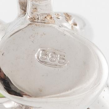 Necklace 14K white gold with green tourmaline.