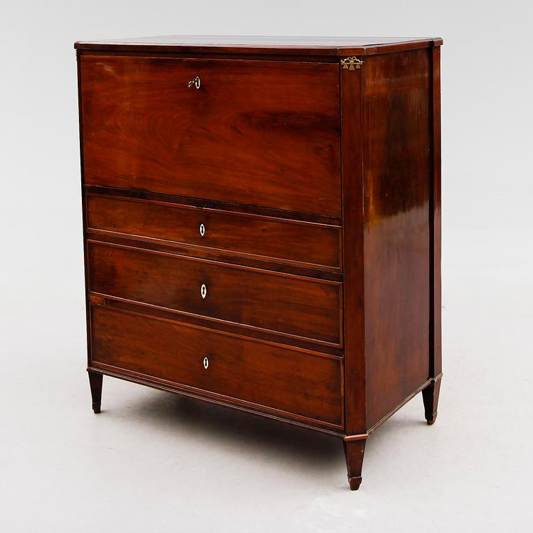 CHIFFONJÉ, sengustaviansk, 1800-talets första hälft.