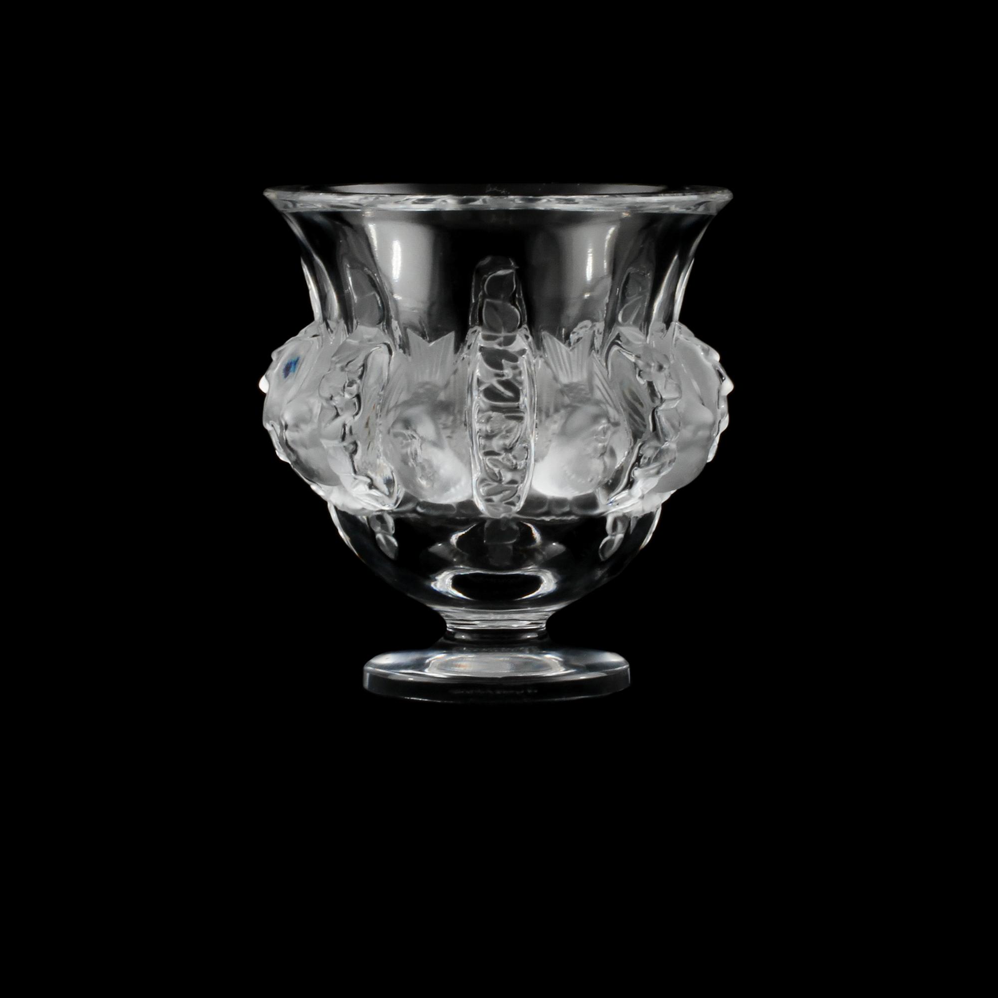 SKÅL PÅ FOT, glas, Lalique, Frankrike, 1900-talets andra hälft.