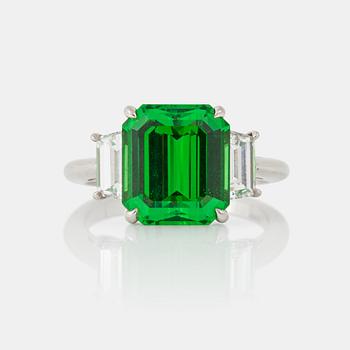 1261. A Tiffany & co tsavorite garnet and diamond, ring. Tsavorite weight circa 5.70 ct.