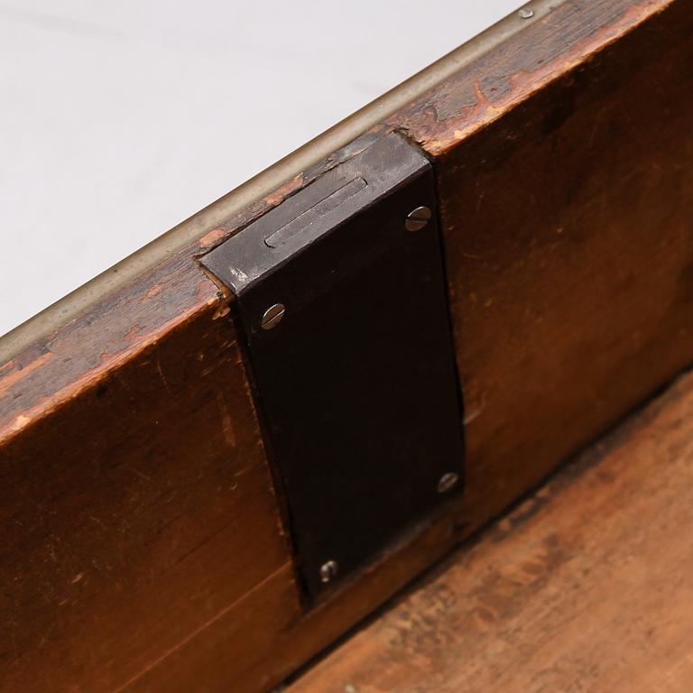 BYRÅ, sengustaviansk, 1800-talets första hälft.