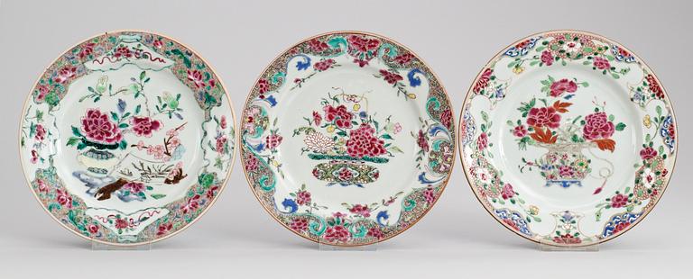 A set of three famille rose dinner plates, Qing dynasty, Qianlong (1736-95).