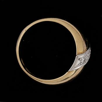 RING, 18k guld med briljantslipade diamanter tot ca0,10ct, Carlander, Stockholm, 1988. Vikt ca11g.