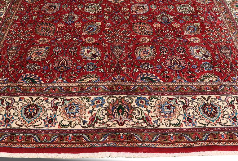 A CARPET, Tabriz 521 x 310 cm.