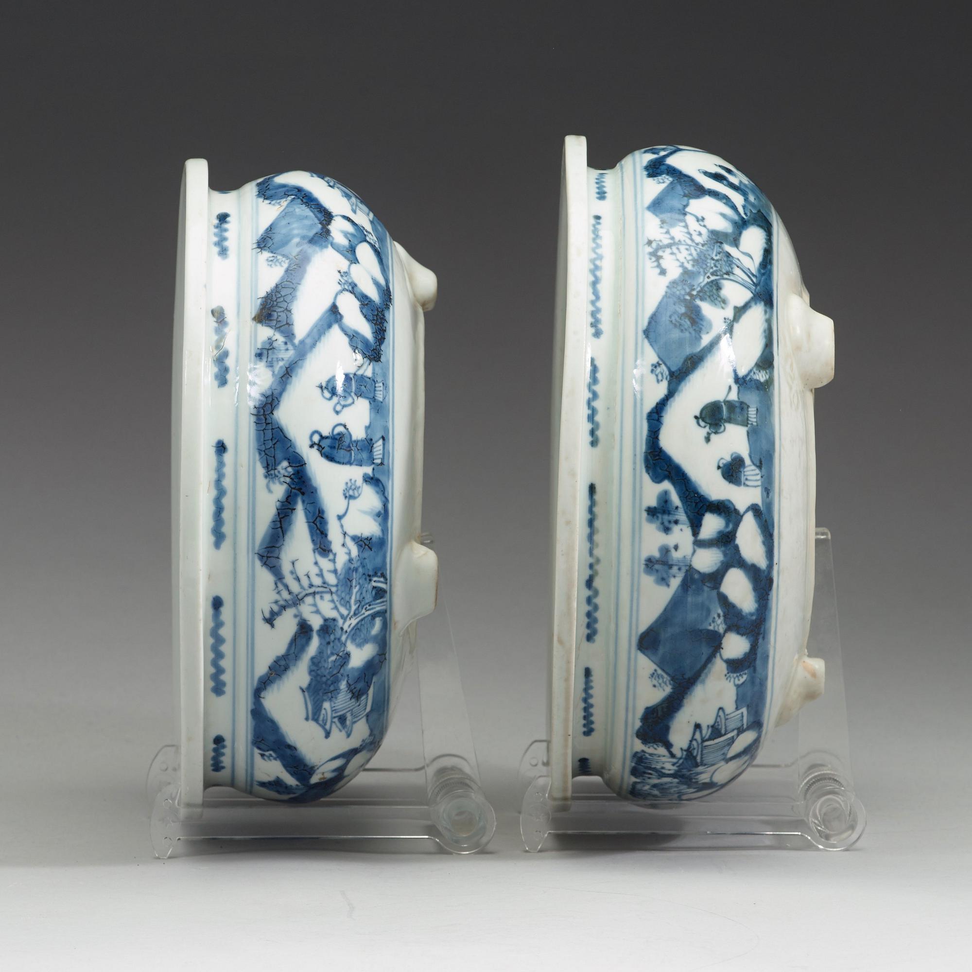 Two blue and white censers, Qing dynasty, 18th century.