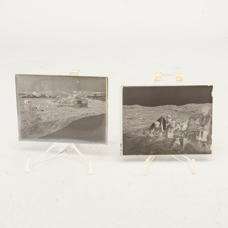 A collection of glassplates, mostly from 1920's Greenland.