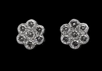 A PAIR OF EARRINGS, brilliant cut diamonds c. 2.10 ct. Weight 3,7 g.