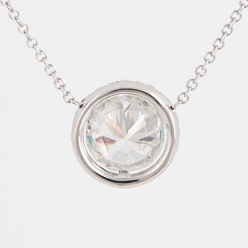 Brilliant-cut diamond necklace.