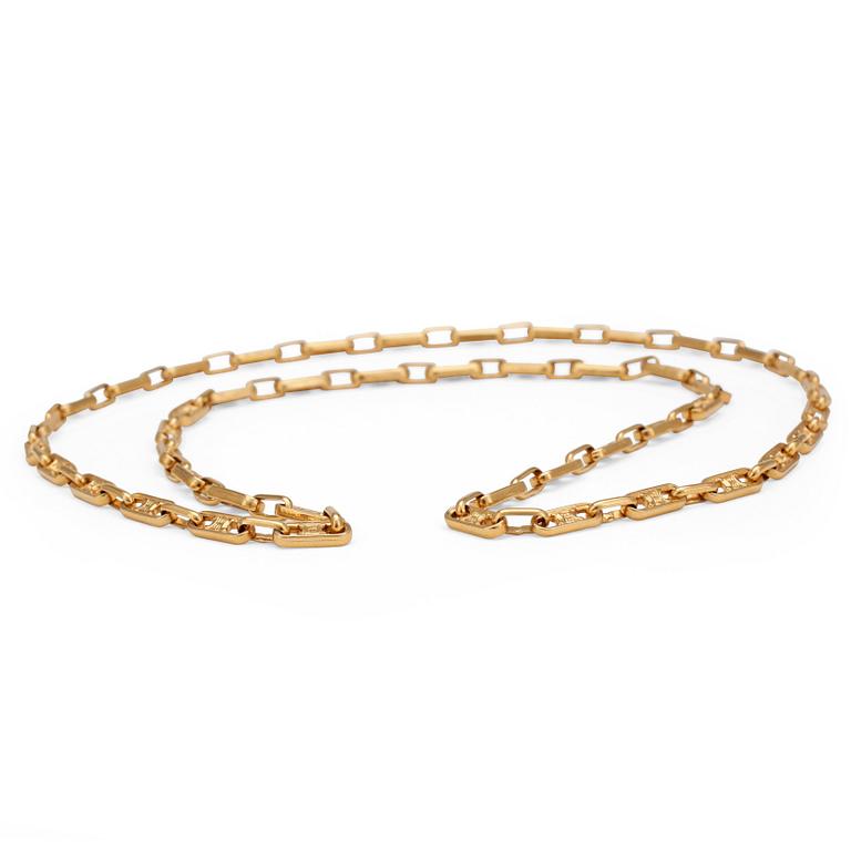 CÉLINE, a gold colored chain necklace.