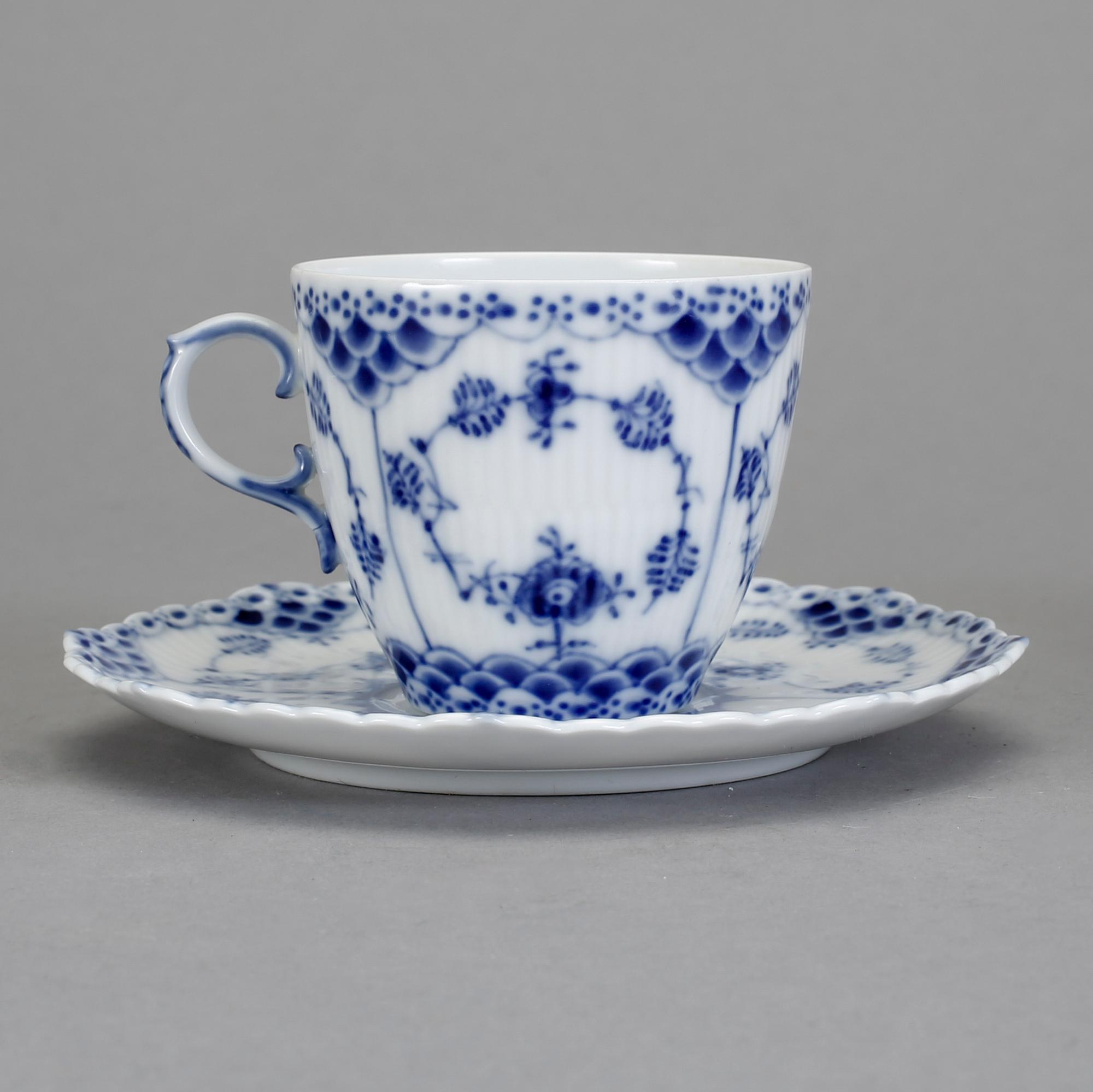 KAFFESERVIS, 24 delar, porslin, "Musselmalet", Royal Copenhagen, Danmark.