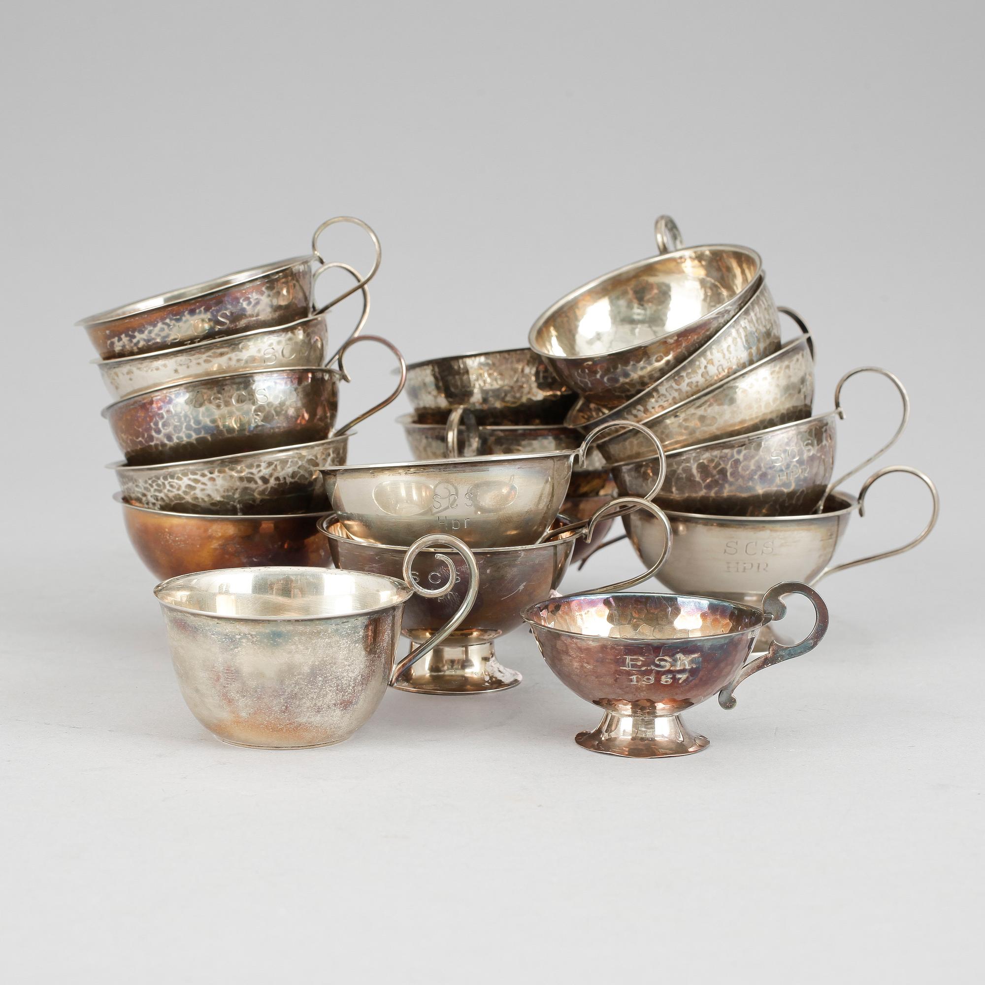 PUNSCHKOPPAR, 17 st, silver, olika mästare, 1900-tal. Total vikt 576 gram.