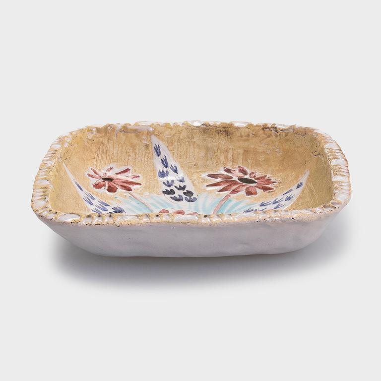 Birger Kaipiainen, a stoneware decorative dish, signed BK Arabia Suomi.