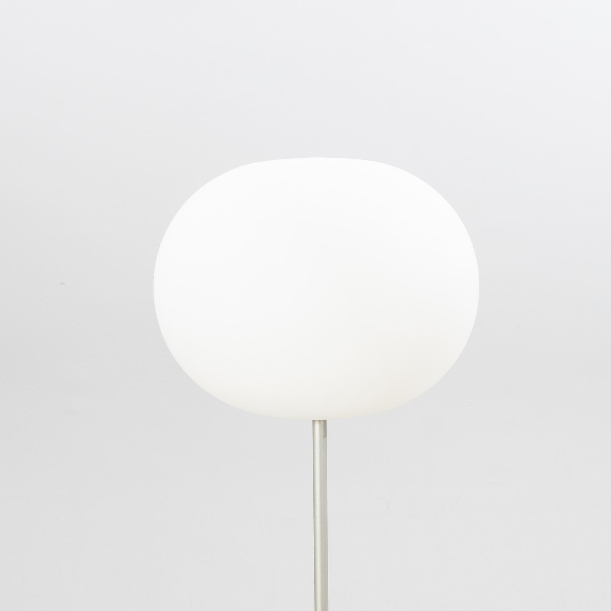 Jasper Morrison, golvlampa, "Glo-ball" för Flos, 2000-tal.