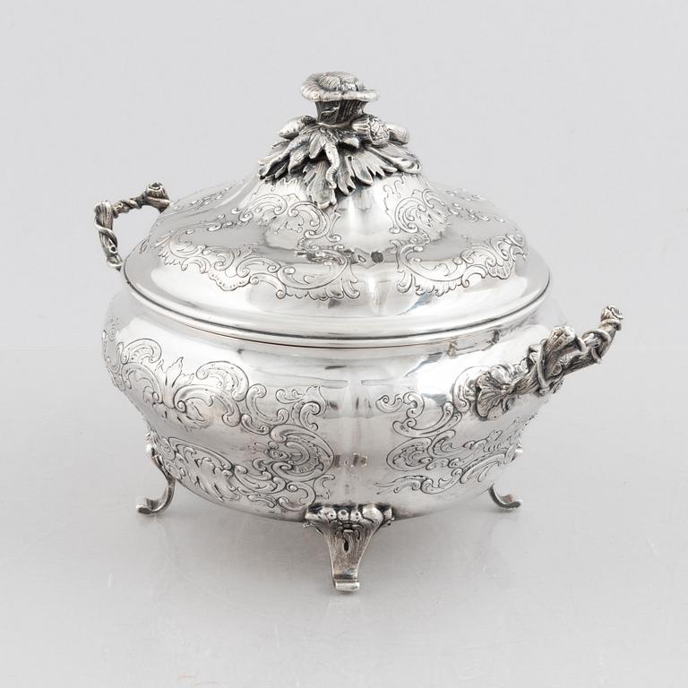 A silver tureen with lid, French export mark, Rococo style, circa 1900.