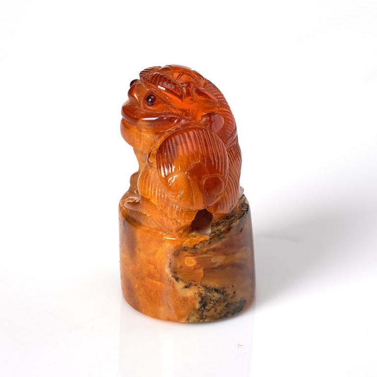 An amber brush washer and three miniature figurines, China, late Qing/early 20th Century.