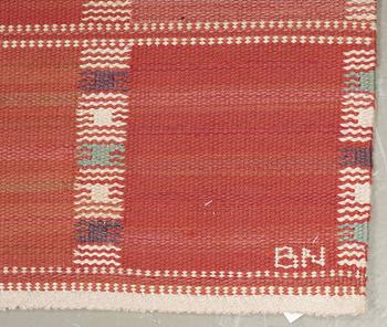 RUG. "Falurutan, röd". Flat weave. 212,5 x 168 cm. Signed AB MMF BN.