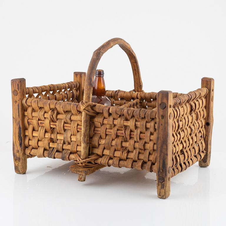 A beer/wine bottle basket, 19th century.