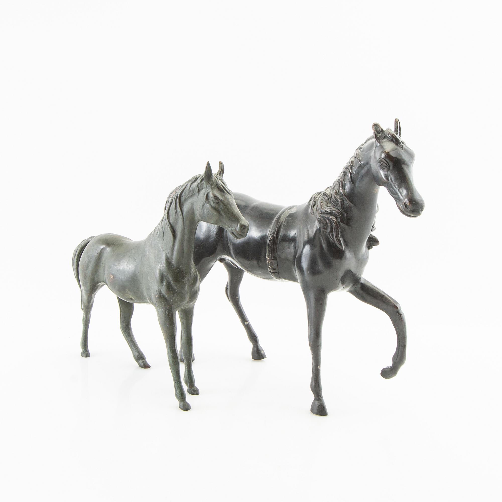Okänd konstnär 1900-tal, Skulpturer 2 st Hästar.