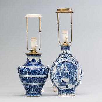 BORDSLAMPOR/VASER, 2 stycken, porslin, Kina 18/1900-tal.