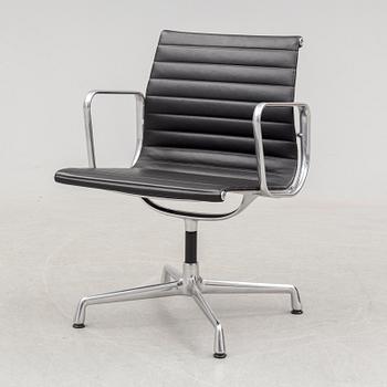 CHARLES & RAY EAMES, skrivbordsstol, "Aluminium Chair EA 104", Vitra, omkring 2015.