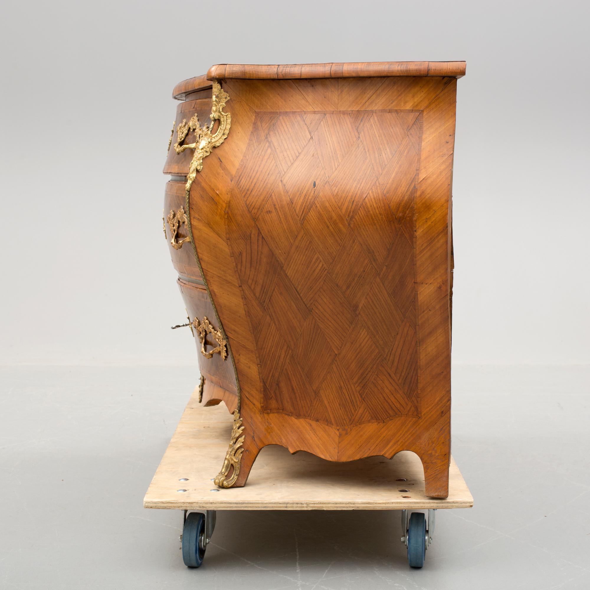 BYRÅ, rokoko, 1700-tal.