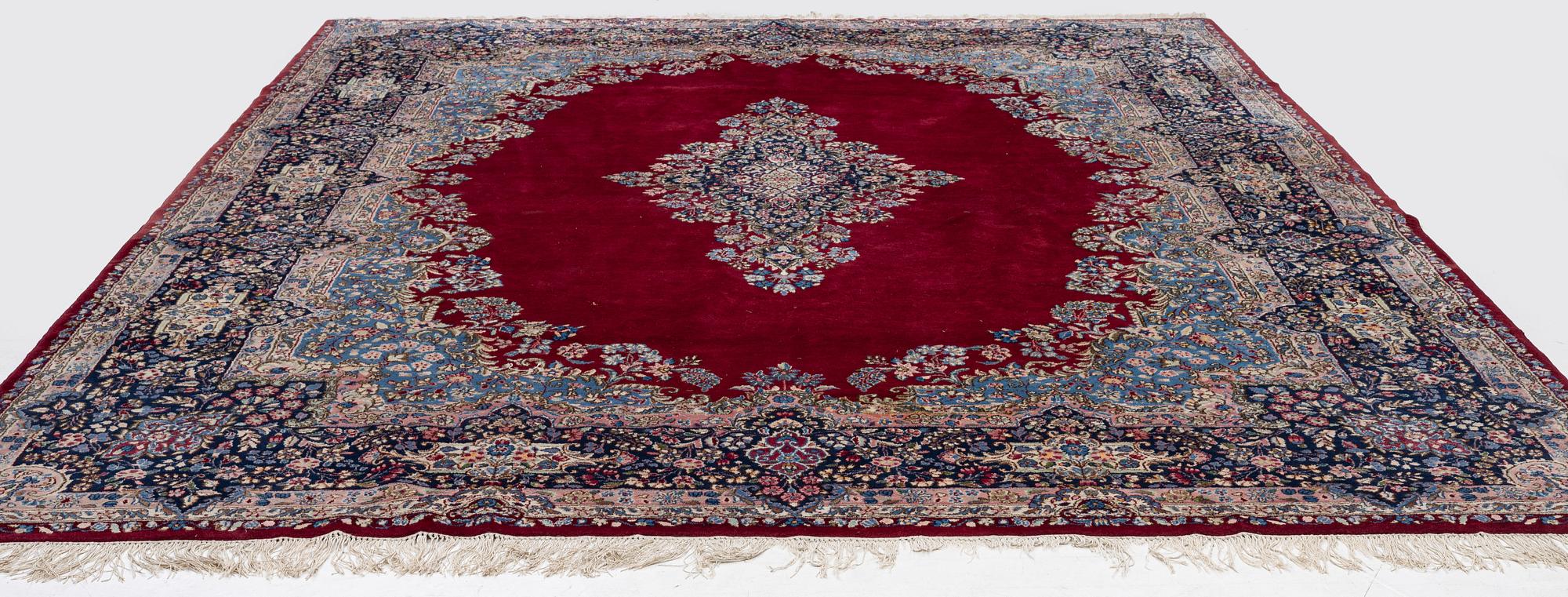 Kirman, salon carpet, approx. 420 x 300 cm.