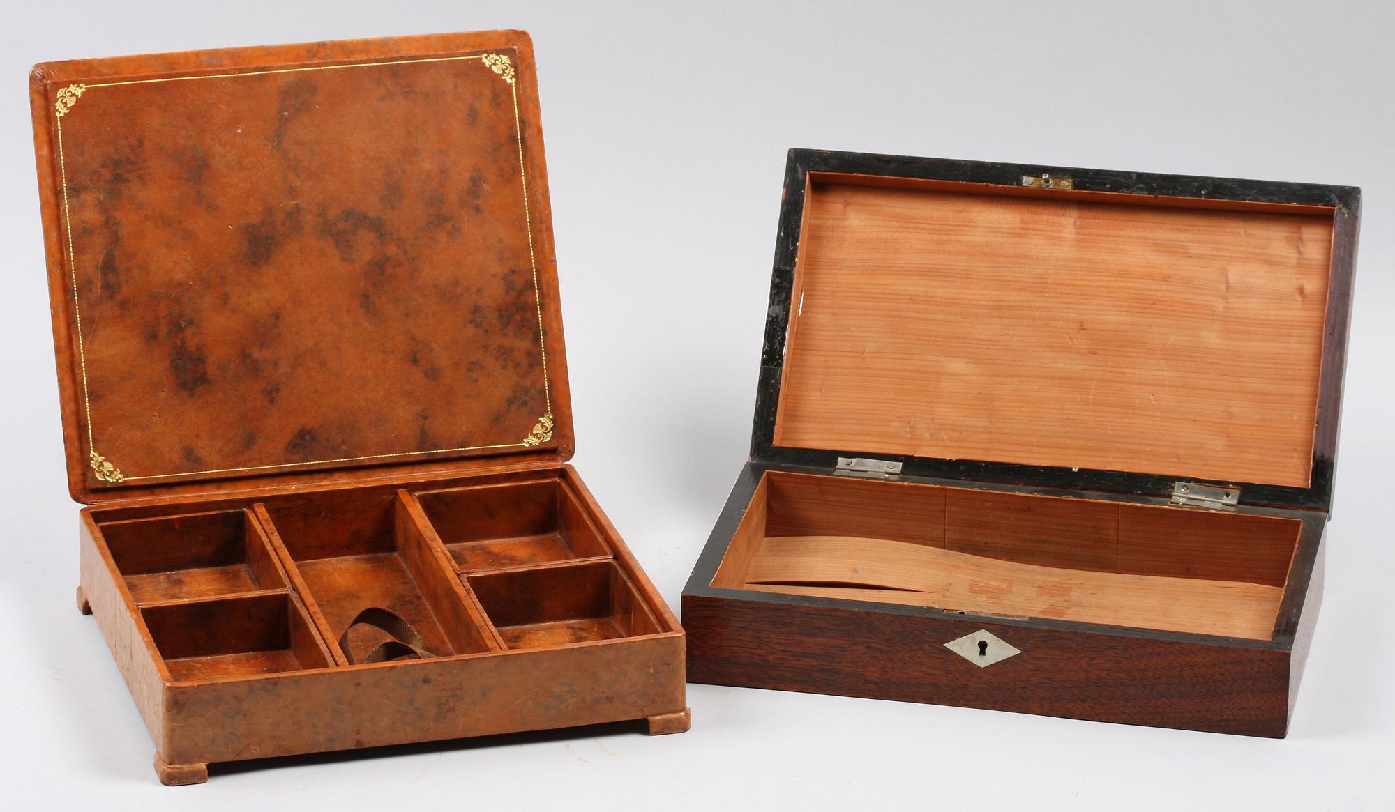 SKRIN, 2 st, trä, läder, sekelskiftet 1800/1900.