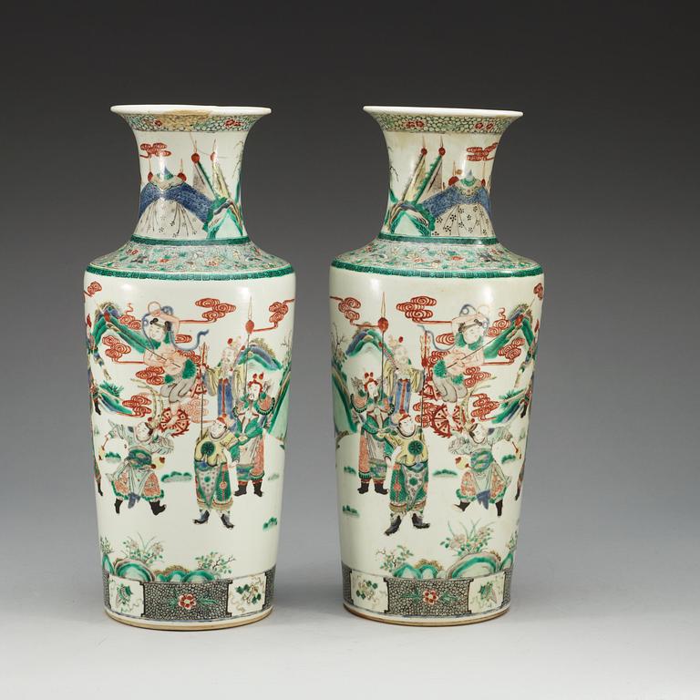 A pair of famille verte vases, Qing dynasty, 19th Century.