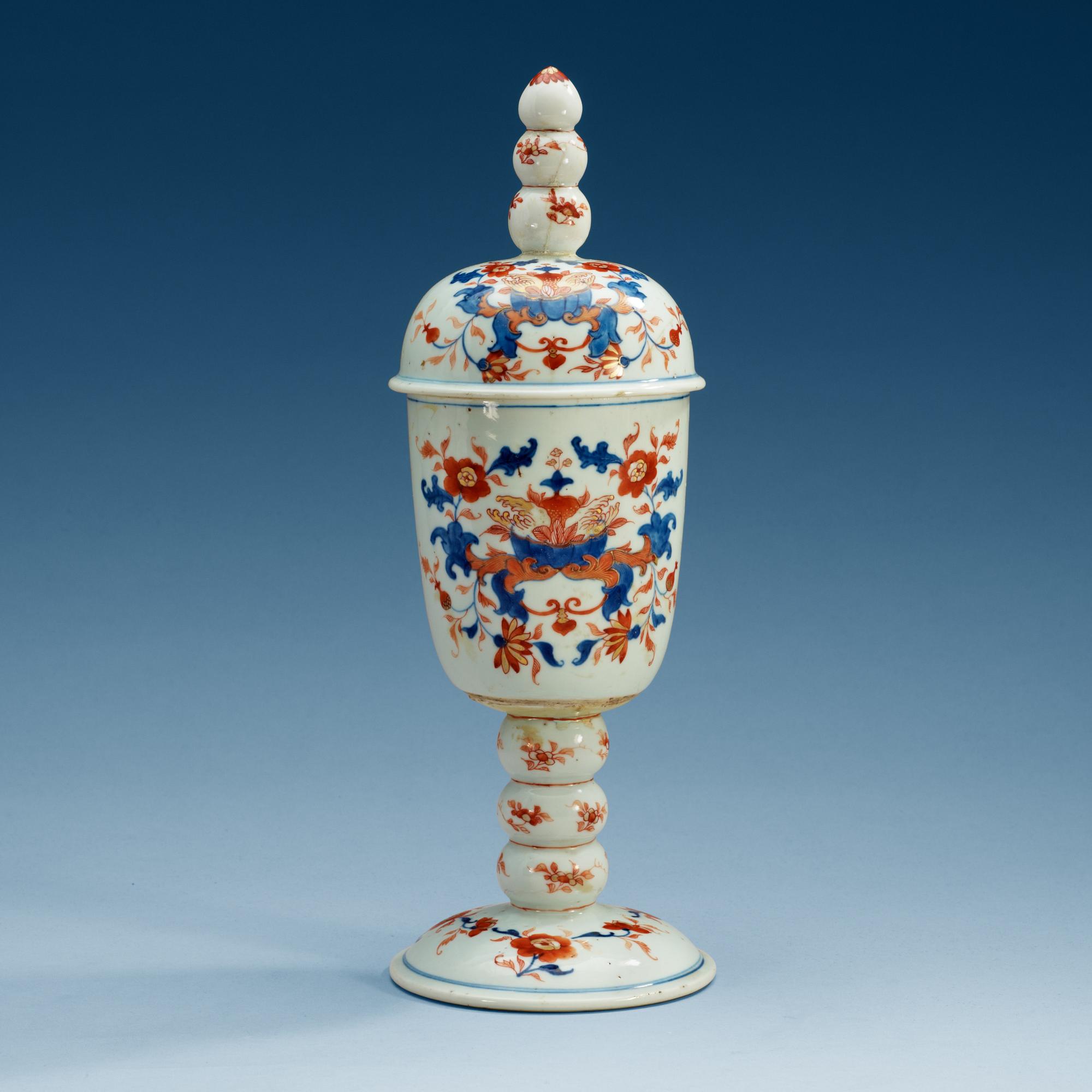 POKAL med LOCK, porslin. Qing dynastin, Kangxi (1662-1722).