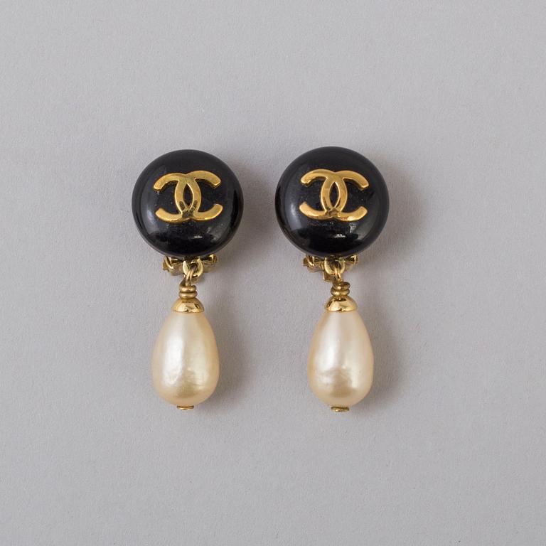 CHANEL, earrings.