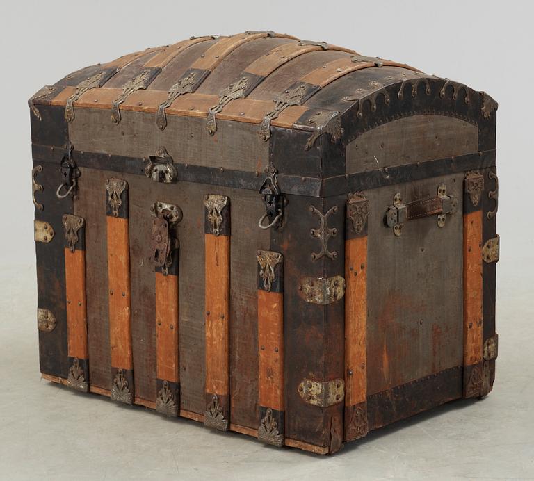 KOFFERT MED INREDNING, 1800-talets slut.