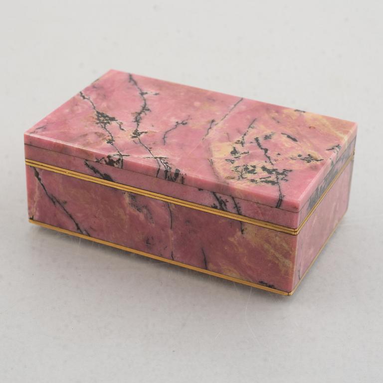 A rhodonite box, 20th century.