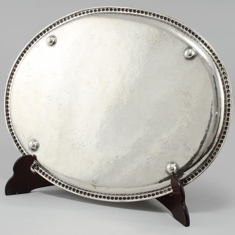 BRICKA, silver, C.G Hallberg, Stockholm, 1924. Vikt 1680 g.