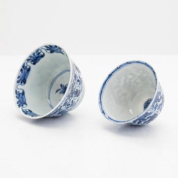 Four pieces of Chinese 18th-century export blue and white porcelain, Qianlong (1736-95).