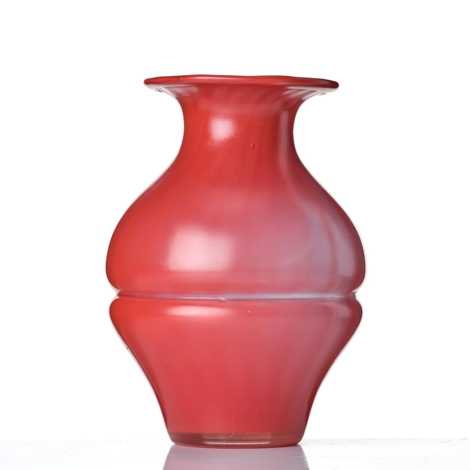 Simon Gate, a glass vase, Orrefors 1917.