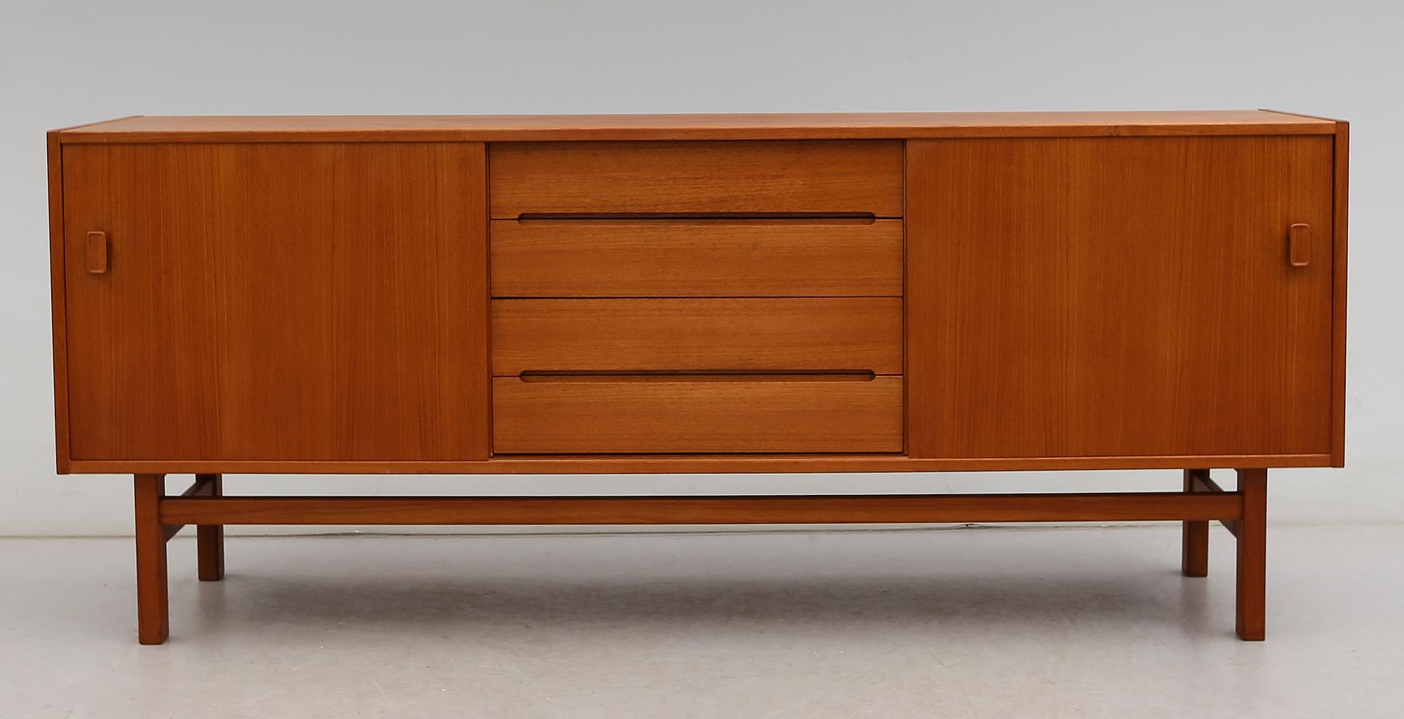 SIDEBOARD, "Arild", Nils Jonsson, Troeds, 1900-talets andra hälft.