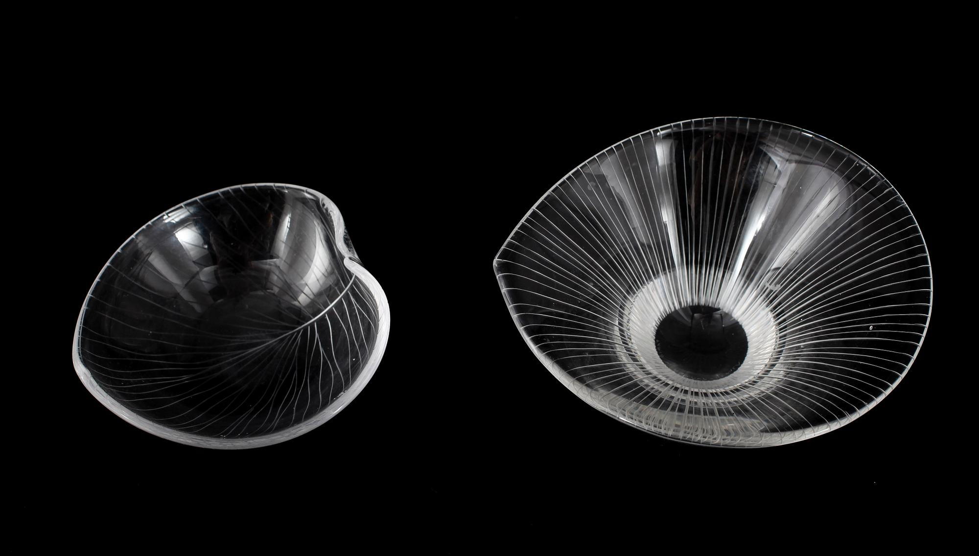 SKÅLAR, 2 st, Tapio Wirkkala, signerade undertill, varav en "Kantarelli", och en dat -55.