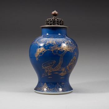 A powderblue vase, late Qing dynasty (1644-1912).