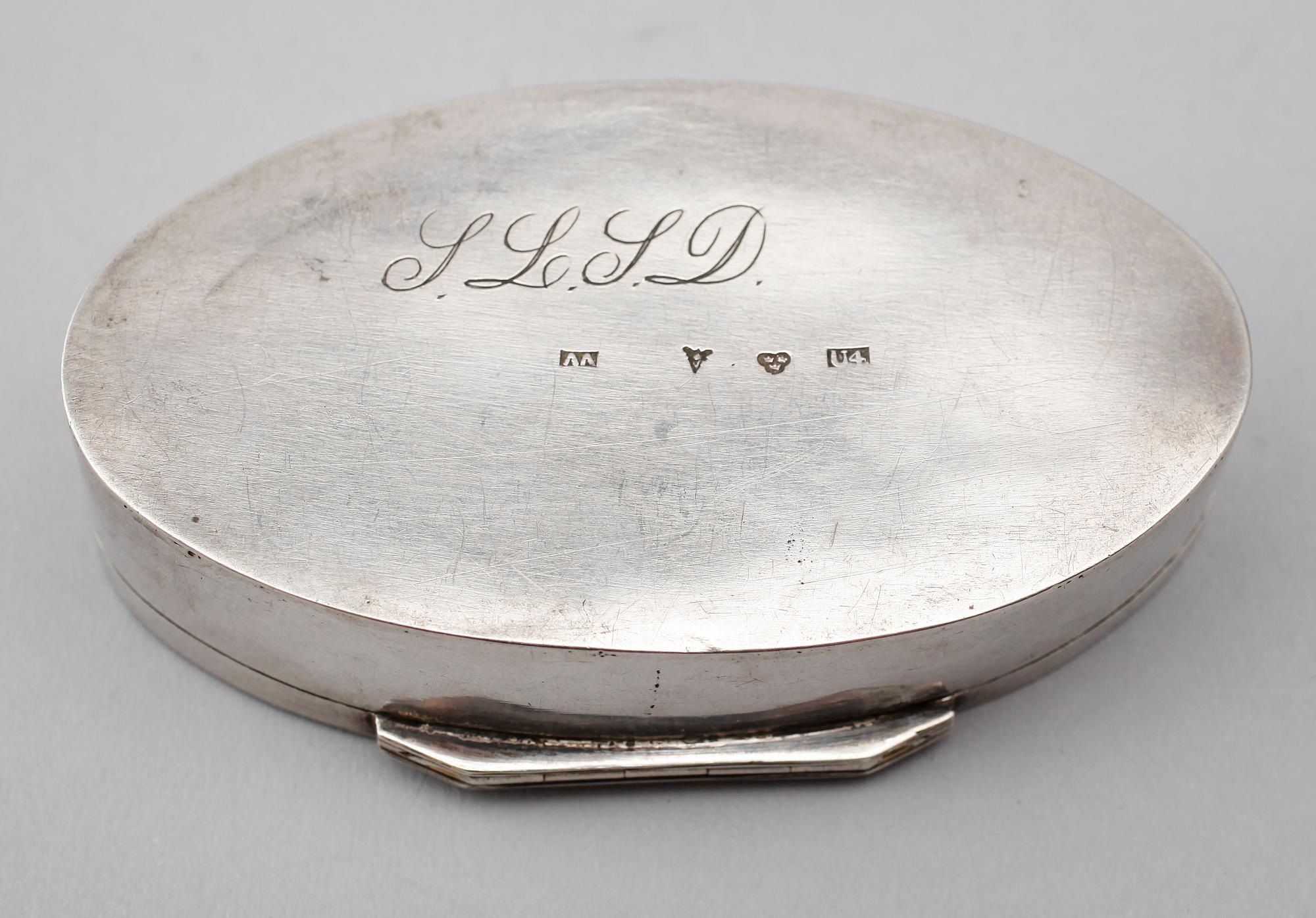 DOSA, silver, August Wilhelm Ahnström, Växjö 1850. Vikt ca 64 gram.