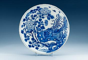 1669. A blue and white dish, Qing dynasty, Kangxi (1662-1722).
