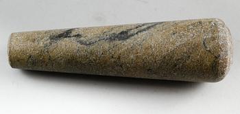 MORTEL MED STÖT, större modell, Kolmårdsmarmor, sannolikt tidigt 1900-tal.