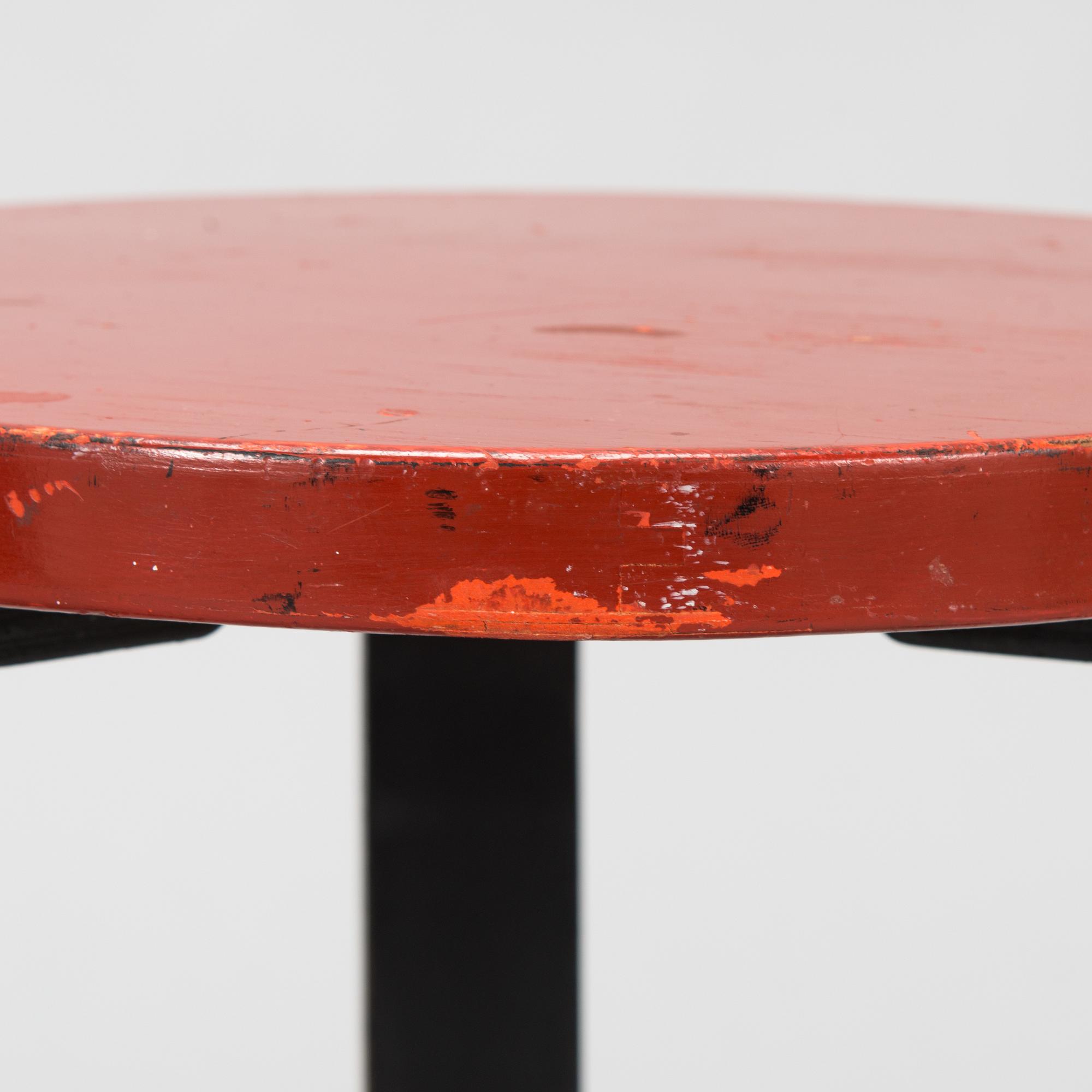 Alvar Aalto, pallar, 2 st, modell 60,  O.Y. Huonekalu-ja Rakennustyötehdas A.B. 1900-talets mitt.