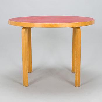 Alvar Aalto, bord, modell 90A och stolar, 3 st, modell 69, Artek 1960-tal.